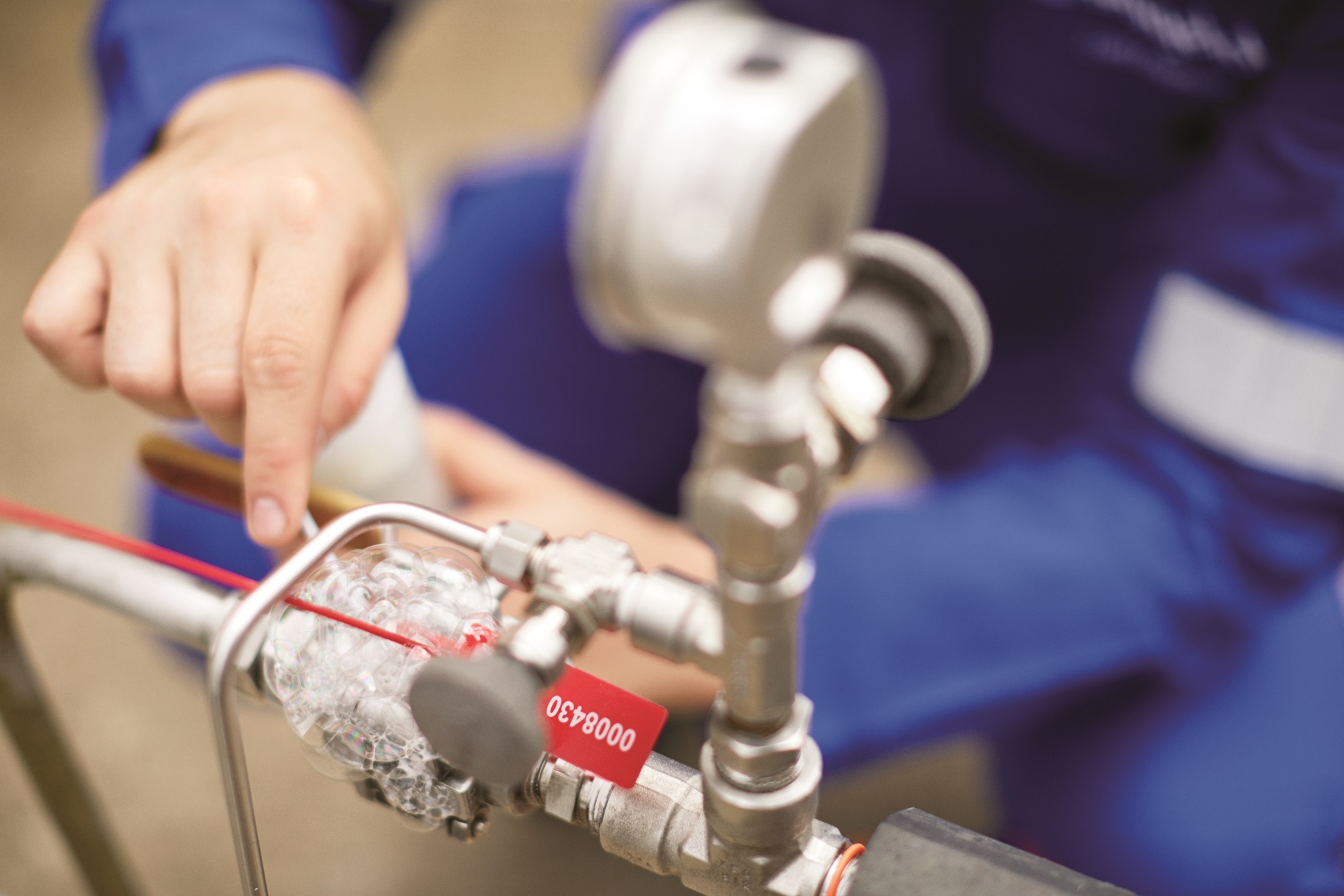PLE2410_MAG_VALVE_Figure5_FieldEngineer_LeakTest-1.jpg